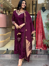 Zari Embroidered Kurta Set with Jacquard Dupatta AND Classic Indian a-line style.